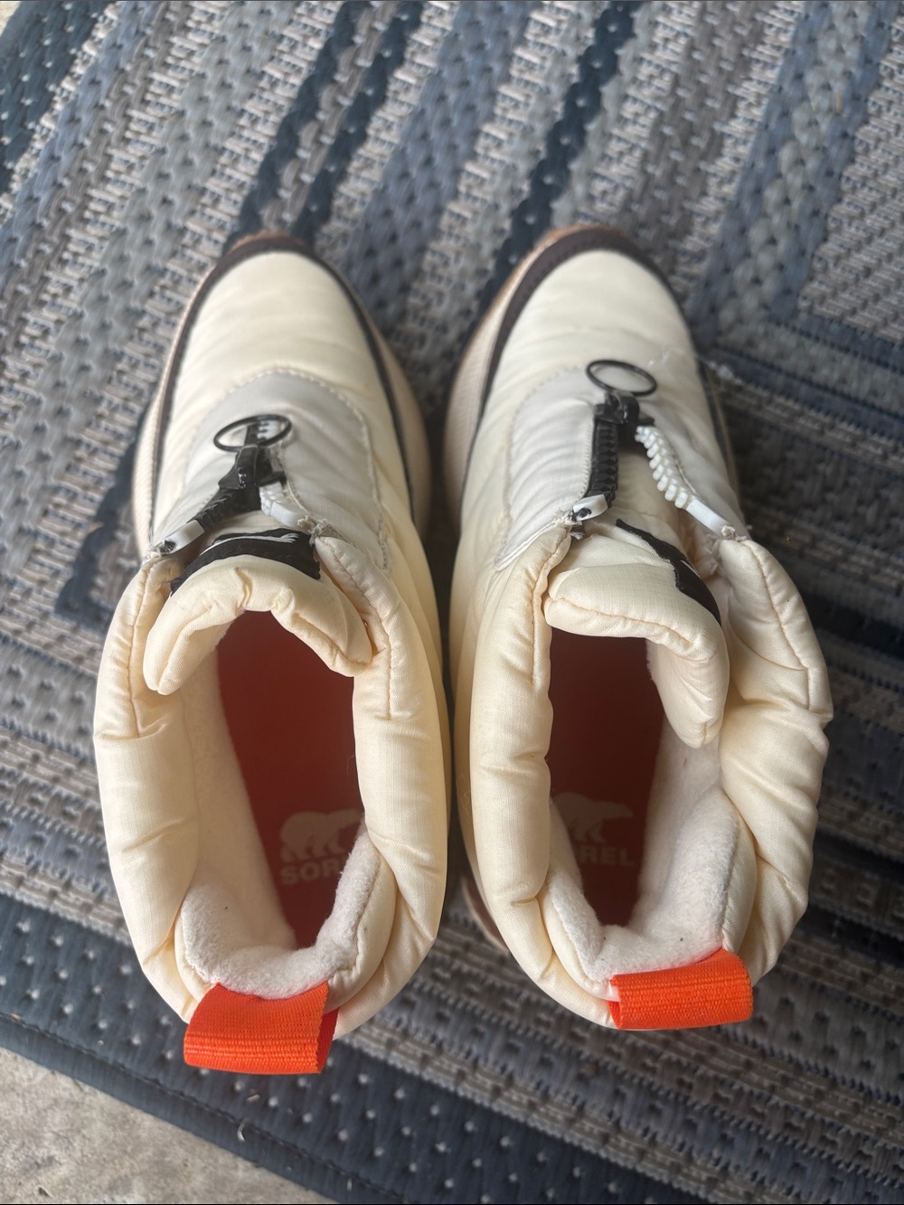 Sorel  Cream Quilted Zip-Front Sneakers with Brown Trim size 6 - Picture 3 of 4